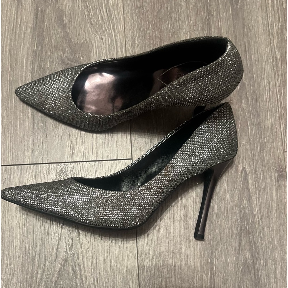 Guess glitter pump